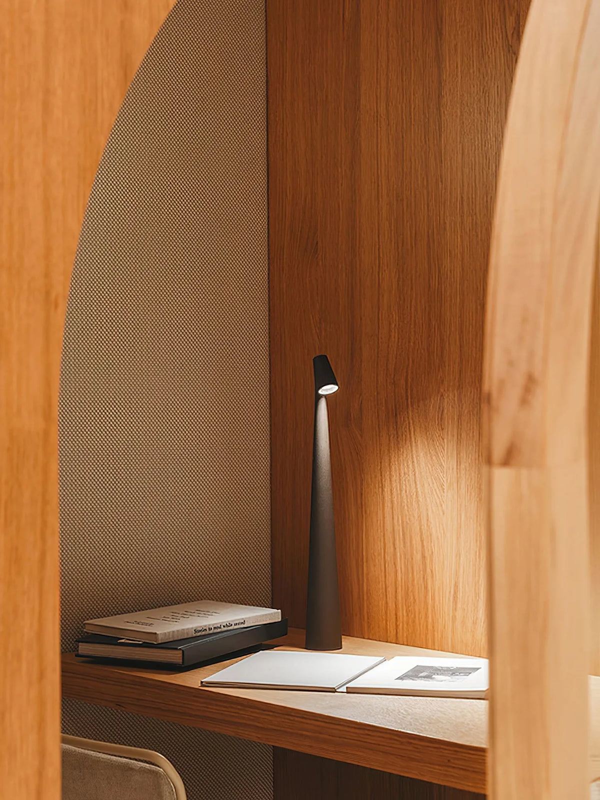 Lampe de Table LED Élancée Rechargeable