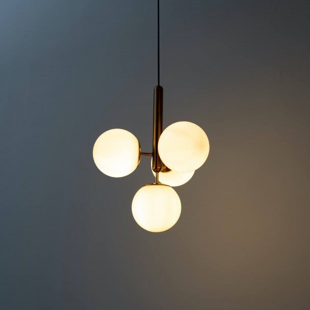 Lustre 4 boules au design moderne et élégant