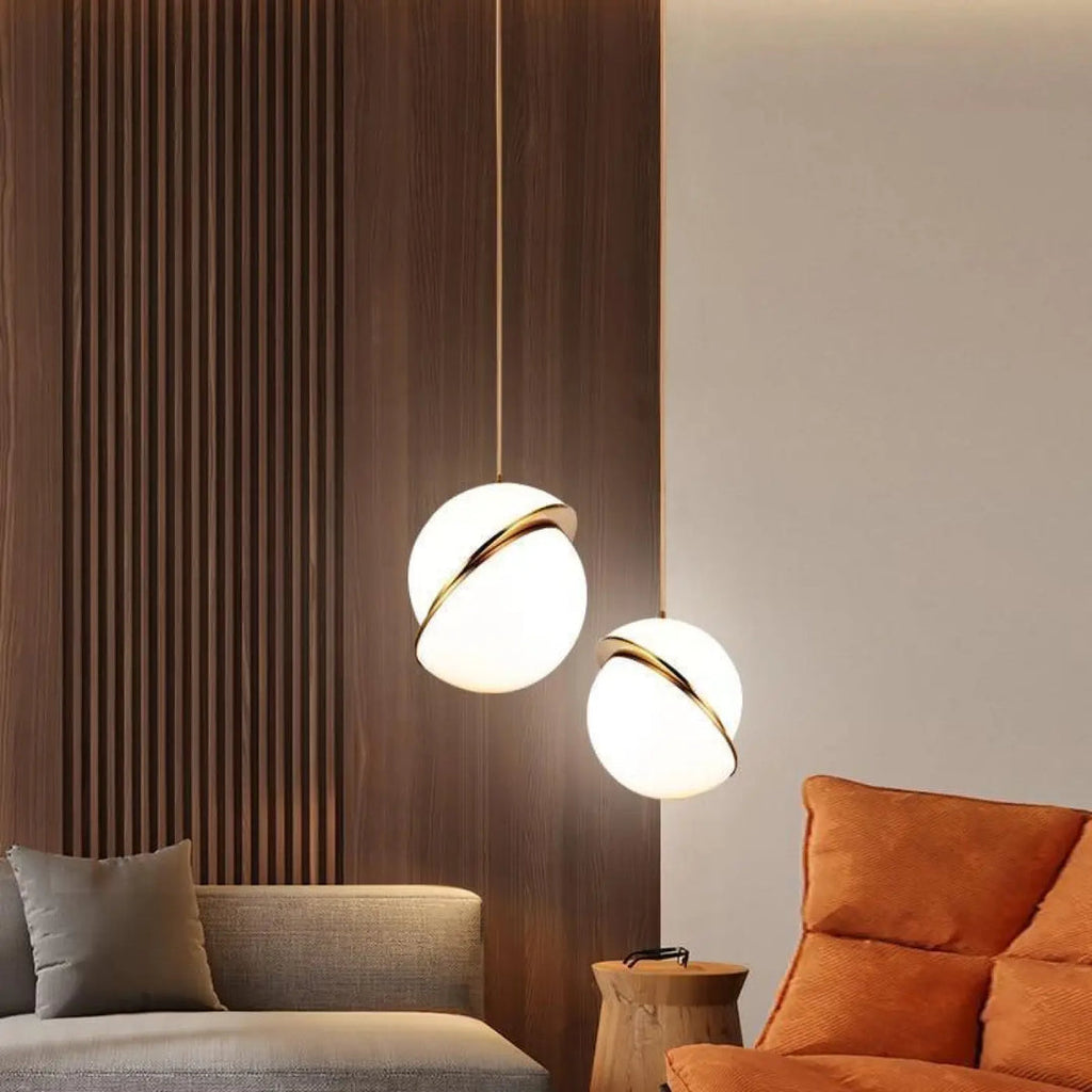 Suspension allumée diffusant une lumière douce et chaleureuse