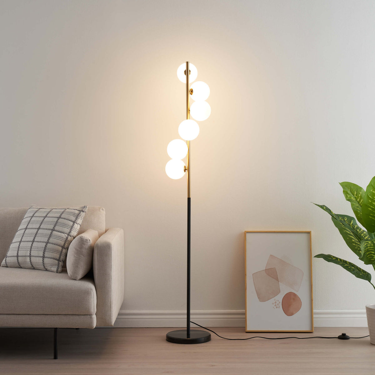 ampadaire à 6 boules blanches pour décoration moderne au Maroc