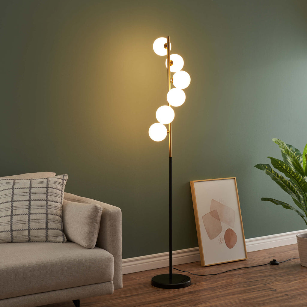 Lampadaire design à 6 globes blancs pour salon et chambre